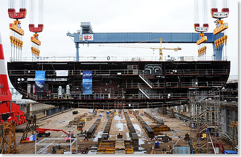 Bei der Kiellegung der OASIS 3 am 9. Mai 2014 wurde dieser 1.000 Tonnen-Block von Krnen im Baudock der STX France, Saint-Nazaire, positioniert.