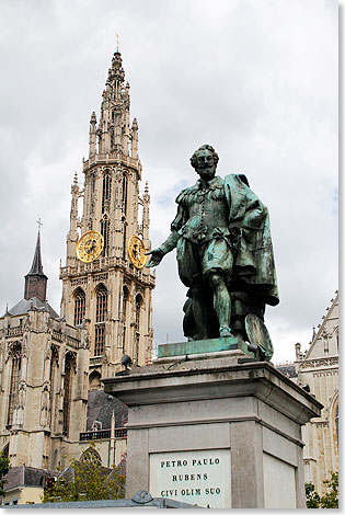 Denkmal fr den Maler Peter Paul Rubens an der Antwerpener Kathedrale. 