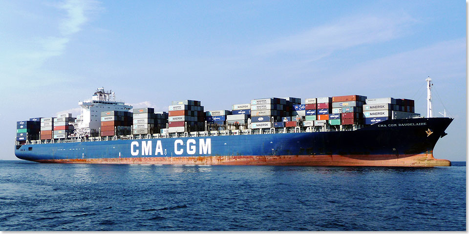 Der deutsche Containerfrachter CMA CGM BAUDELAIRE luft in Durban, Sdafrika ein.