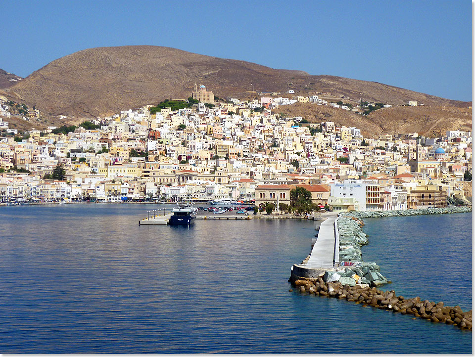 Als Verwaltungssitz der Kykladen ist das malerisch gelegene Syros eine der am hufigsten angelaufenen Inseln des Archipels.