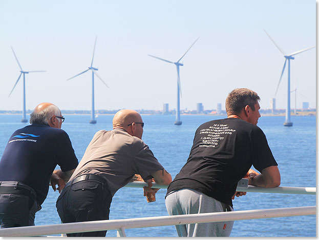 Dnische Windkraft-Ingeneure vor Kopenhagen.