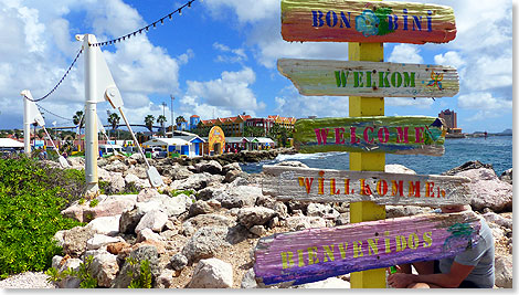 Bunt ist die Farbe des Lebens, jedenfalls auf Curacao. Bunt sind die Schilder, bunt die Huser. Und die T-Shirts  einfach alles. 