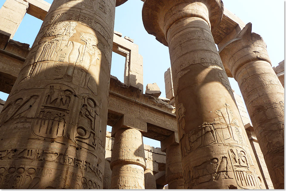Eine der groen Tempelanlagen der Welt, Karnak am Nil. Wie hat man diese Sulen allein mit menschlicher Muskelkraft aufgerichtet?