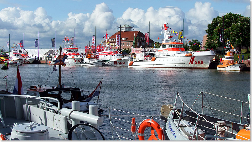 Es trafen sich ber 50 verschiedene Rettungseinheiten aus dem In- und Ausland im Rahmen der Feierlichkeiten zum 150-jhrigen Jubilum der Deutschen Gesellschaft zur Rettung Schiffbrchiger (DGzRS) in Bremerhaven. 
