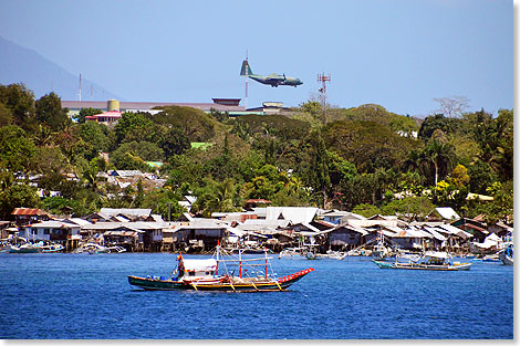 Puerto Princesa war zwei Jahrzehnte lang die neue Heimat fr Tausende der zwischen 1975 und 1978 aus ihrer Heimat geflchteten Vietnamesen, spter litt der Ort unter Tsunami-Folgen, und Versorgungsflieger landen immer noch am Rande der berfllten Stadt am Meer.