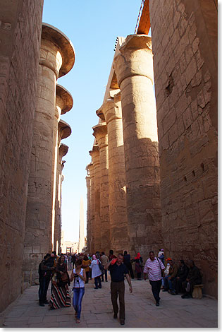 Der Sulensaal von Karnak hatte einmal 134 Sulen.