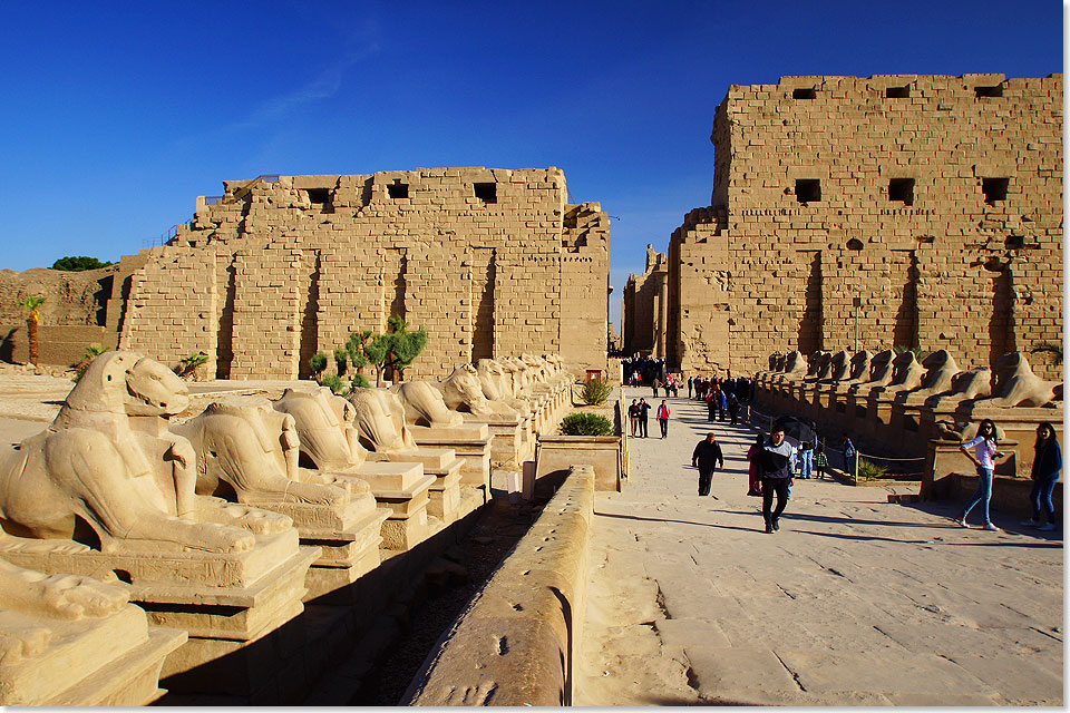Die Tempelanlage vom Karnak steht seit 1979 zusammen mit dem Luxor-Tempel und der Nekropole Theben-West auf der Weltkulturerbeliste der UNESCO. 