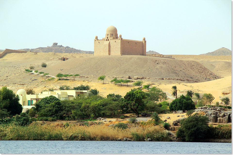 Das Mausoleum des Aga Khan bei Assuan. 