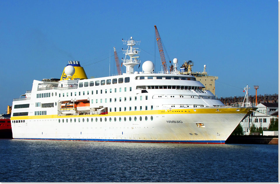 Die MS HAMBURG am 7. Juni 2015 im Bremerhavener Kaiserhaven.