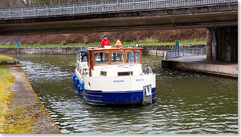 Straen und Kanal  als der Rhein-Marne-Kanal gebaut wurde, war noch das Wasser ein wichtigerer Verkehrsweg, als die Strae.