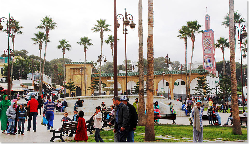 Der Gran Socco Platz  Treffpunkt im Zentrum Tangers.