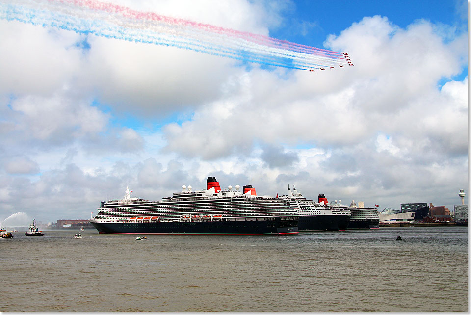 Die drei Cunard-Queens und die Red Arrows, einer von vielen historischen Momente im Jubilumsjahr der Cunard Line.