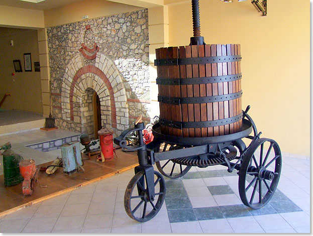 Das Weinmuseum von Samos in Malagari, nahe Vathy, wurde erst im Jahr 2005 zur Wrdigung der berhmten Weine von Samos gegrndet.