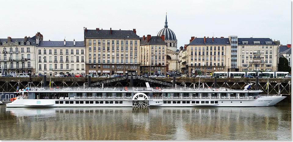 MS LOIRE PRINCESSE an ihrer Anlegestelle gegenber der Altstadt von Nantes. 