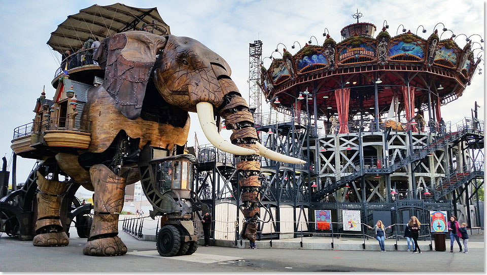 Der mechanische 40-Tonnen-Elefant in der Ausstellung Les Machines de Lle  in Nantes.