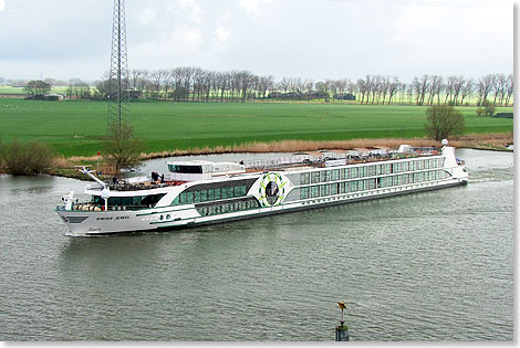 Die SWISS JEWEL auf ihrer Veganen Flusskreuzfahrt auf der IJssel mit Kurs auf Urk am IJsselmeer.