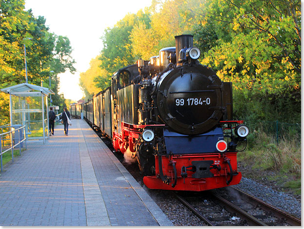 Der Rasende Roland, der tglich fahrplanmig verkehrende Dampfzug, am Streckenendpunkt in Lauterbach, Sdost-Rgen.