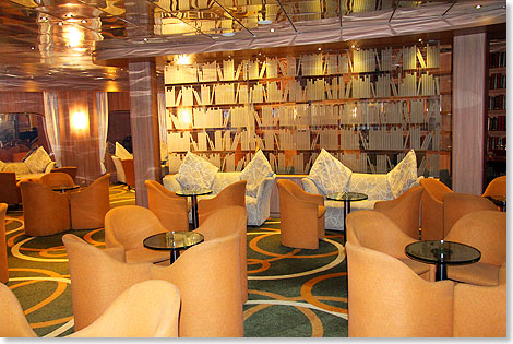 Unverkennbar war an der Stelle der heutigen Hamptons Lounge Bar frher die Bibliothek des Schiffes untergebracht.