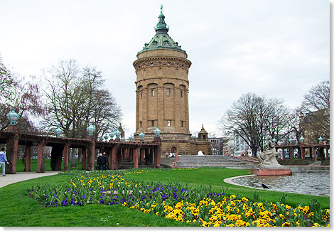 Der Mannheimer Wasserturm ist eines der Wahrzeichen der Stadt.