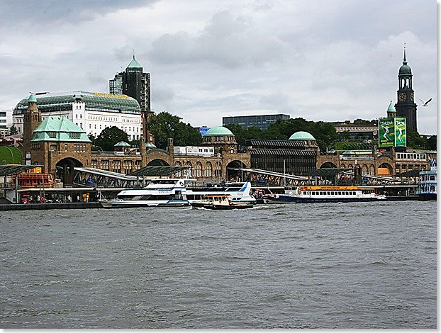  Als weiteres Terminal dient seit langer Zeit fr kleinere Kreuzfahrtschiffe die berseebrcke, direkt an der Hafenpromenade der Neustadt auf Hhe des frheren Jonashafen, stlich der St. Pauli-Landungsbrcken.