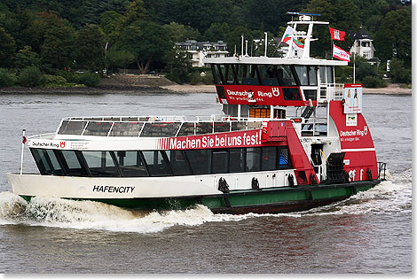 Mit den berhmten Hamburger Wassertaxis  den Bgeleisen  kommt man bequem von den Landungsbrcken nach Blankenese und kann durch die wunderschnen Hamburger Elbvororte bummeln.