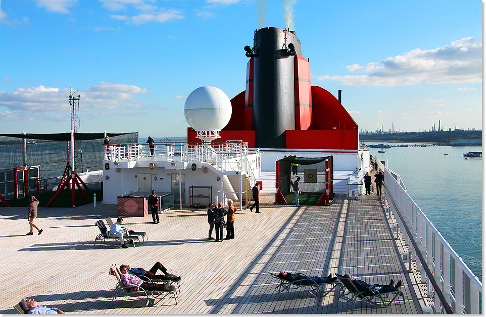 18105 08 Queen Mary 2 Oberdeck 12 04 2017 Kai Ortel