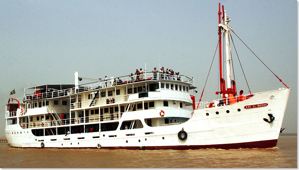 18115 PSW 03a MS BOU EL MOGDAD Das Schiff in Fahrt auf dem Senegal Fluss