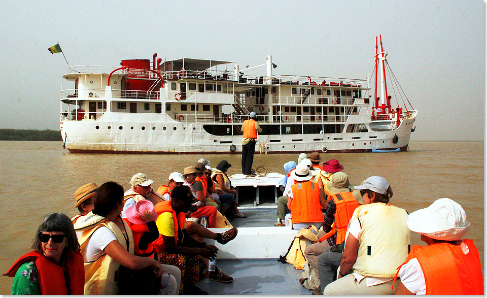 18115 PSW 15 MS BOU EL MOGDAD Das schiffseigene Ausflugsboot unterwegs auf dem Fluss