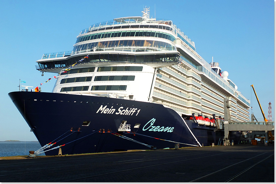 19104 Mein Schiff 1 in Bremerhaven 28082018 C Eckardt