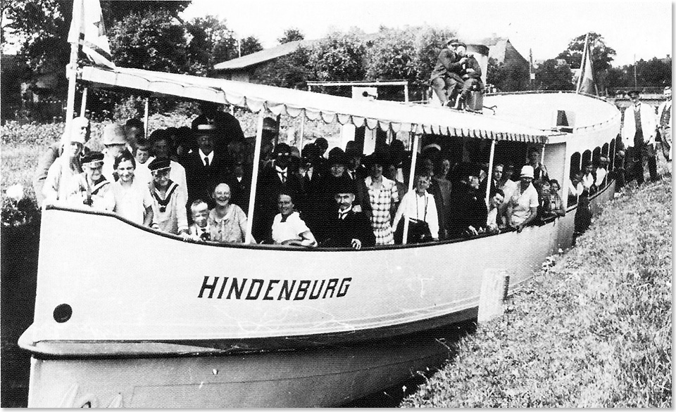 19113 Als MS HINDENBURG auf dem Schweriner See