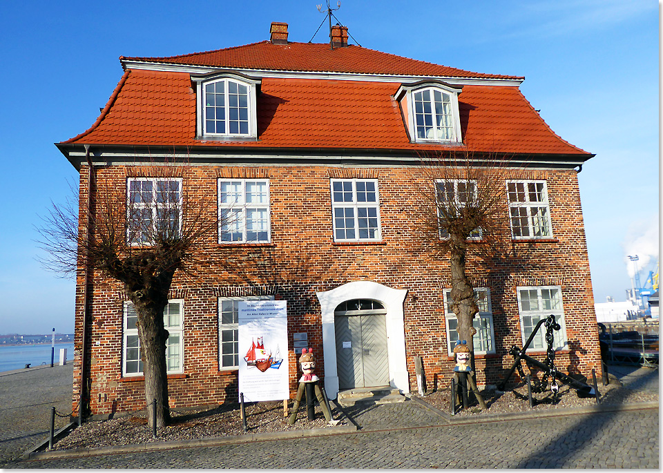 19121 Baumhaus Hafenamtshaus Wismar 1010707