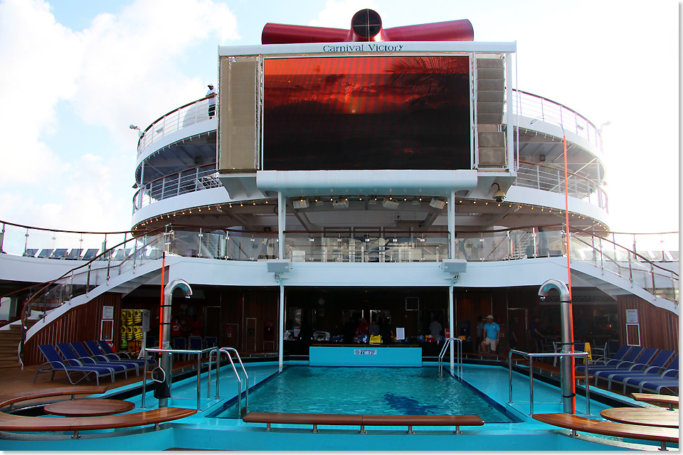 20106 35 Carnival Victory Tritons Pool02 2018 Kai Ortel