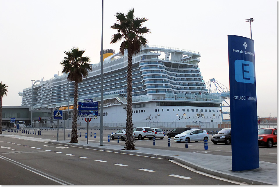 20110 Costa Smeralda am Kreuzfahrtanleger in Barcelona 18122019 C Eckardt 1194