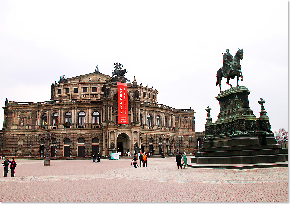 20114 02 Schmuckstueck wie einst die Semperoper in Dresden