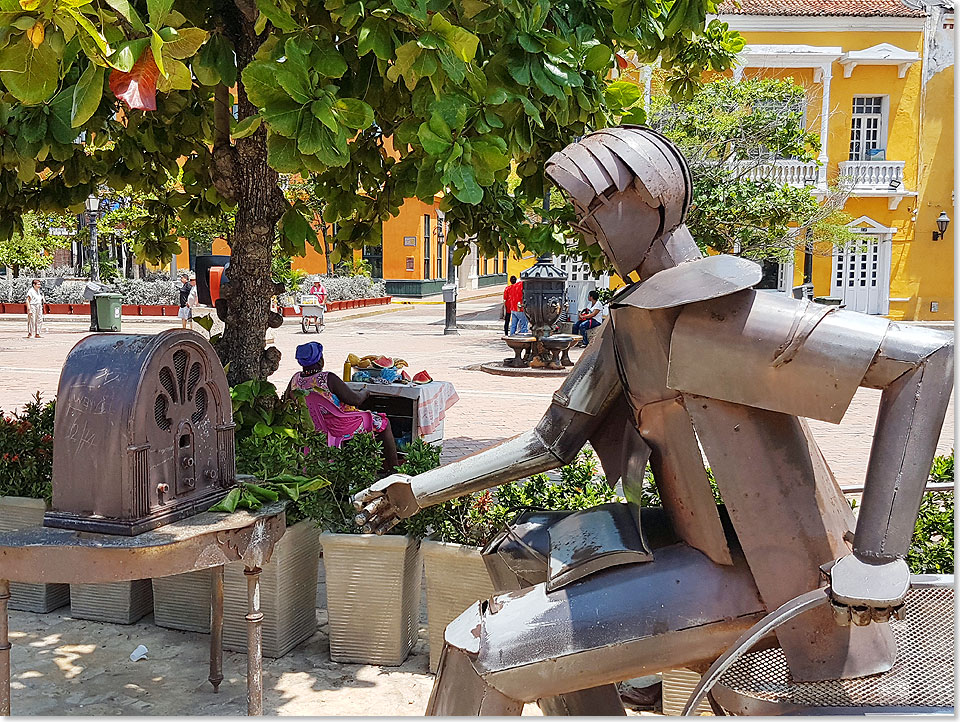 18218 189 Eine der vielen typischen Stahlfiguren im Stadtbild von Cartagena