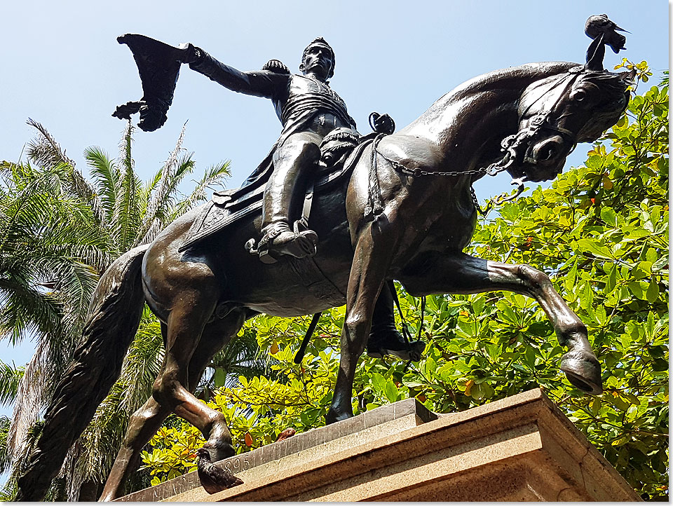 18218 194 Das Denkmal des Sueamerika Befreiers Simon Bolivar in Cartagena