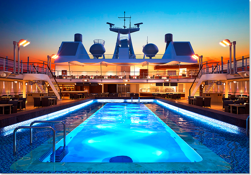 17301 SILVER MUSE 8 Foto Silversea Cruises Pool Night