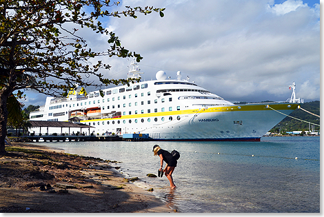 17302 In Port Antonio passt nur die HAMBURG an die Pier Foto Ina Kurz