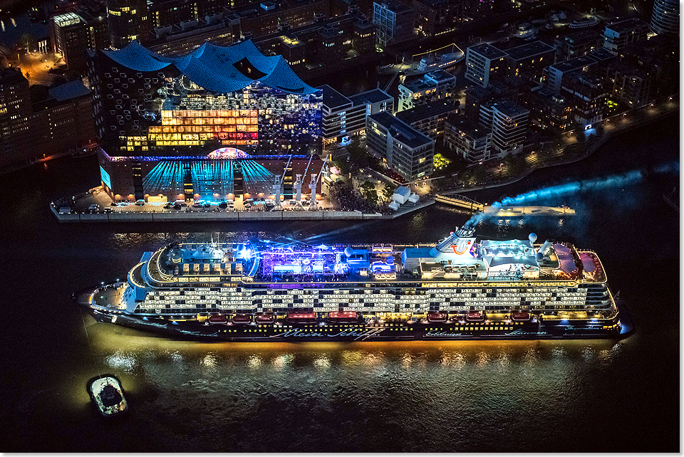 17304 MEIN SCHIFF 6 Taufe Foto TUI Cruises Andreas Vallbracht 2