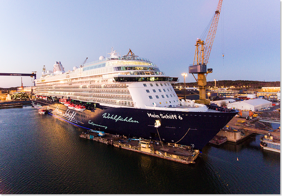 17304 MEIN SCHIFF 6 an der Werft in Turku Foto TUI Cruises HH