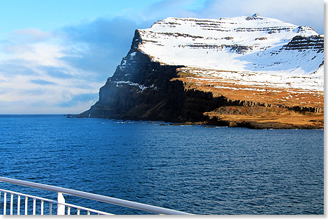 17309 9528 Island Einfahrt Fjord 2017 Kai Ortel