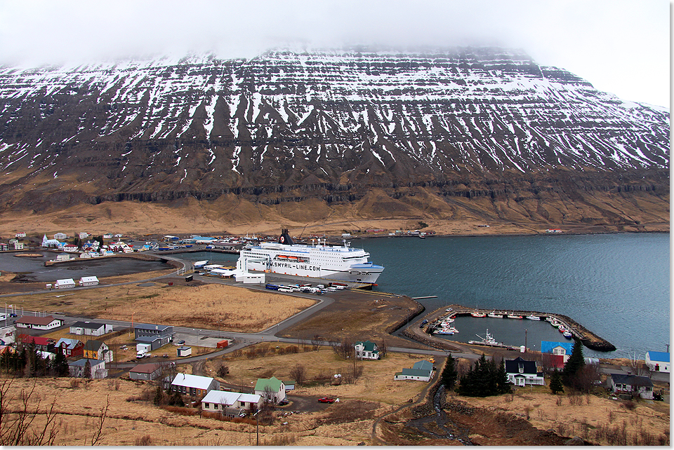 17309 9859 Island Seydisfjoerdur von oben 2017 Kai Ortel