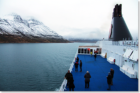 17309 9940 Island Ausfahrt Fjord 2017 Kai Ortel