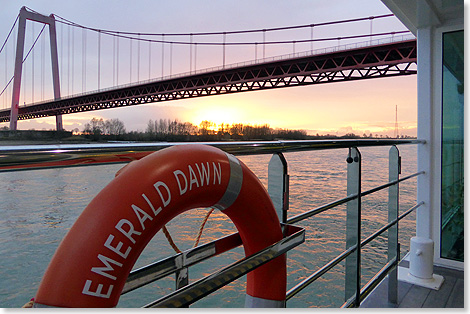 17314 EMERALD DAWN 36 Kurs auf Duesseldorf mit Sonnenuntergang C Eckardt