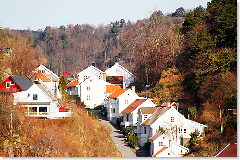 17318 PSW MS NORHOLM 156 Idyllische Bergstraße im historischen Hafen Kleven