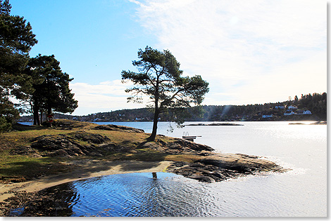 17318 PSW MS NORHOLM 242 Idyllische Uferlandschaft auf einer Insel bei Mandal