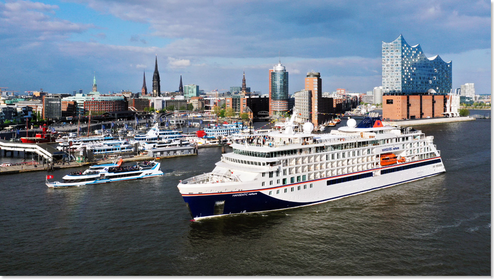 19304 NAT Auslaufen Hamburg Foto HL Cruises