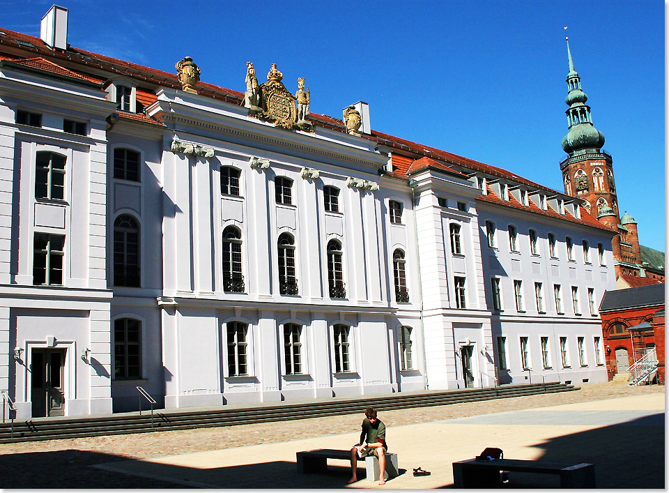 19315 Alte Universitaet Greifswald mit Dom