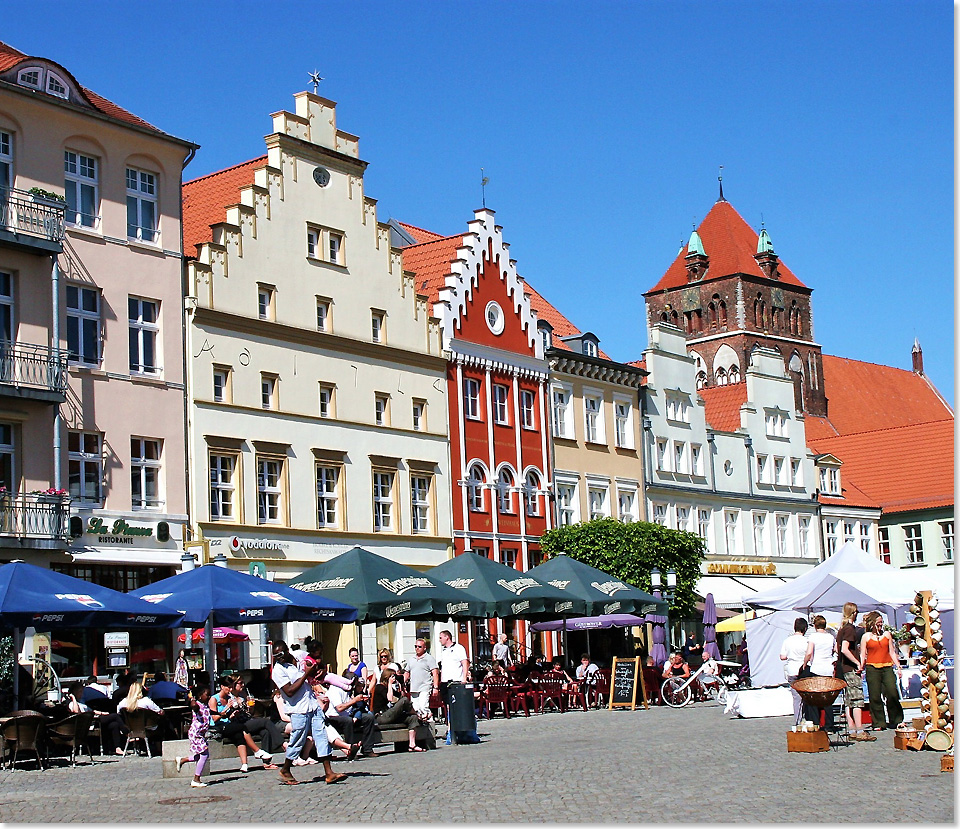 19315 PSW Buntes Treiben auf dem Greifswalder Alten Markt