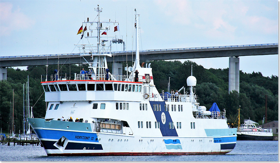 19315 PSW MV HORYZONT II laeuft in Stralsund ein Foto 